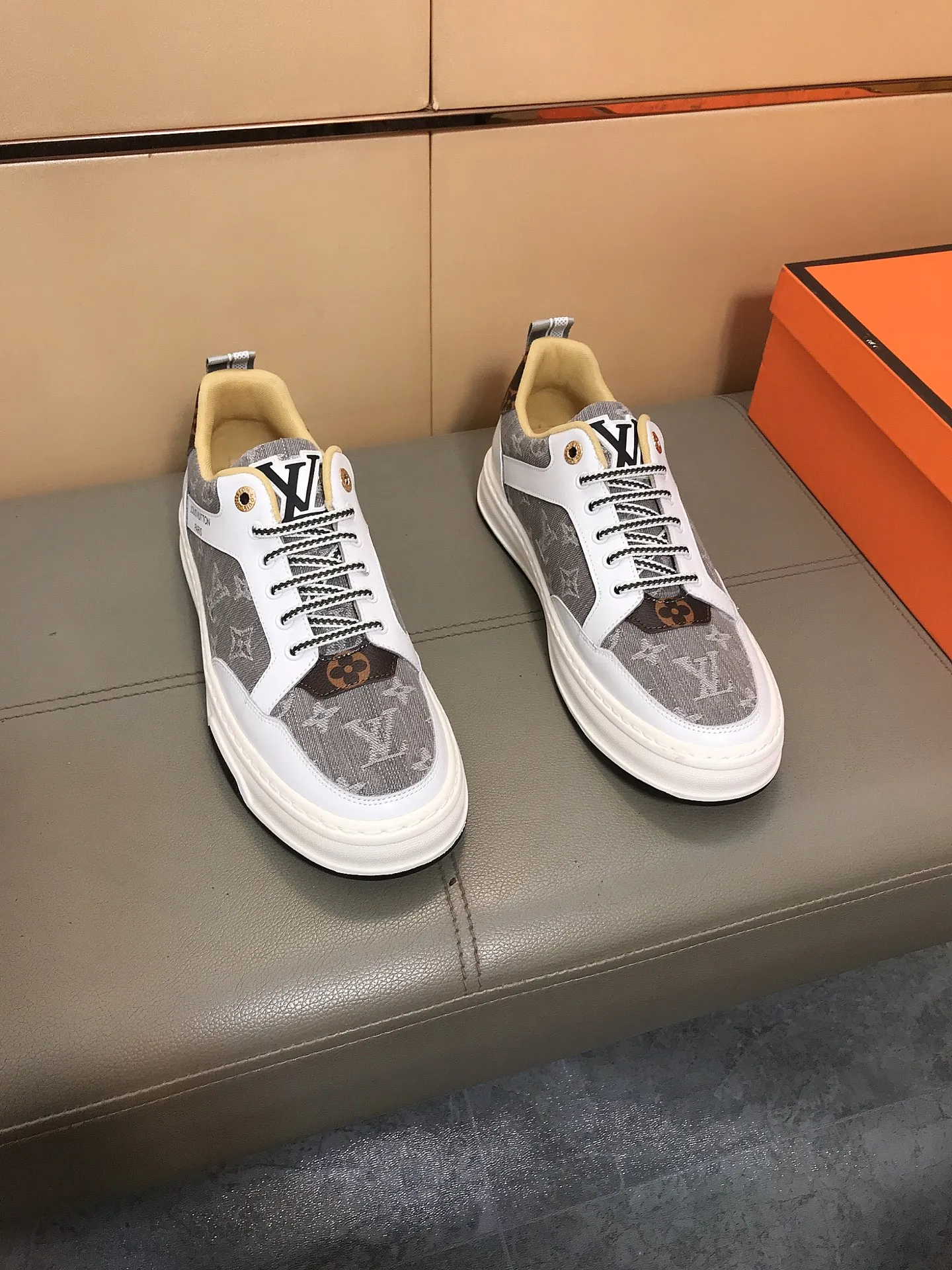 Ex-factory price 380🔥🆕Hot model [Louis Vuitton] LV🔝New Korean style casual men's shoes, high-end brand, the upper is made of Italian imported cowhide + brand printed fabric, and pigskin feet are made🔥, making walking more convenient and comfortable! Amazing work [color]! Create a fashionable personality to set off your uniqueness! A must-have for trendy men! Classic🔥Size: 38-44